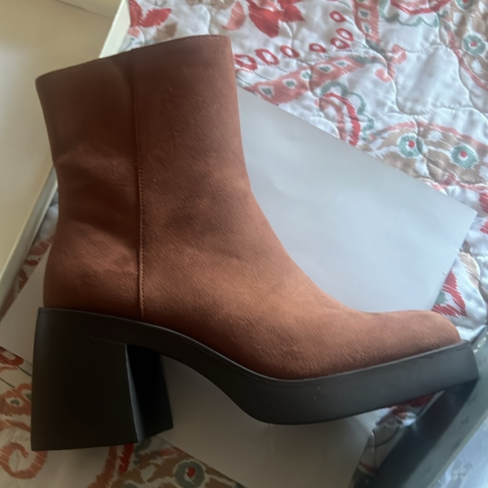 NIB boots - Picture 2 of 3